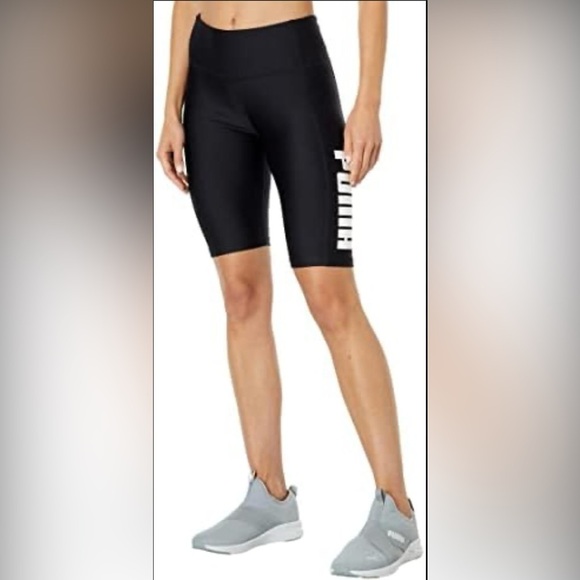 PUMA 9" Attitude Shorts Puma
Black/Puma White - Picture 1 of 1